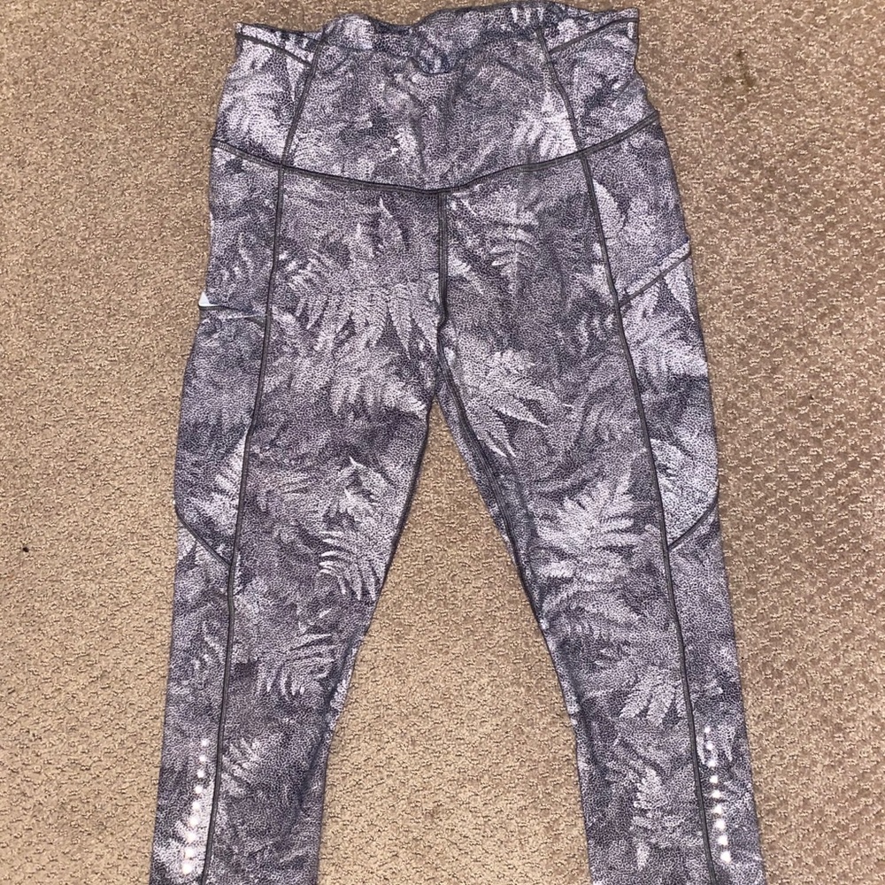Authentic Lululemon Wunderunder Crop Leggings!!